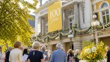 136 Senioren aus dem Bezirk Neunkirchen besuchen Jubiläumsaufführung „Die Fledermaus“