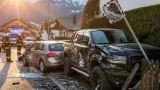 Alkohol am Steuer: Pick-up prallt in Pirchanger gegen Gartenzaun und geparkten Pkw