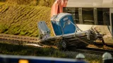Anhänger mit Mobiltoiletten sorgt für Bahnsperre bei Telfs