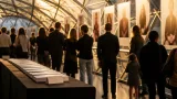 Auf der Murinsel: Fotoprojekt „Stille Stärke“ rückt Familien in den Mittelpunkt