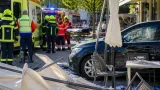 Auto fährt beim Einparken in Gastgarten in Velden – zehn Verletzte, zwei schwer
