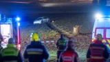 Auto fliegt 25 Meter durch die Luft: Fahrer im Bezirk Waidhofen/Thaya unverletzt ins Spital gebracht