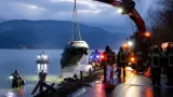 Auto im Wörthersee: Lenker gerettet, L96 nach Bergung stundenlang gesperrt
