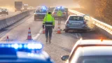 Autofahrer umgeht A8-Sperre bei Steinhaus, leistet Widerstand und wird festgenommen