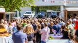 Autohaus Laimer feiert zehn Jahre in Liezen mit Tombola, Auktion und Spende