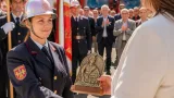 Beatrix Lehner in Amstetten mit hoher Florianiplakette für Feuerwehrengagement geehrt