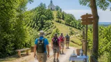 Bewegung und Gemeinschaft: Happy Walkers trotzen Hitze bei Marsch zur Hubertuskapelle