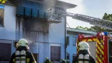 Brand an Mittelschule Waidmannsdorf: PV-Wechselrichter entfachen Feuer an Fassade
