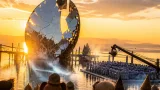 Bregenzer Festspiele 2026: Zerbrochener Riesenspiegel symbolisiert Violettas Zerrissenheit