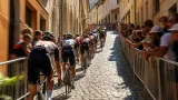 City‑Kriterium in Steyr: Innenstadtstrecke mit Kopfsteinpflaster und Anstieg fordert Spitzenfahrer