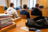 Drei 16‑Jährige gestanden Diebstahl von Sporttasche: Diversion am Landesgericht