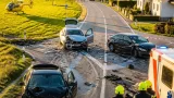 Drei Pkw kollidieren bei Peuerbach: Zwei Frauen verletzt, Hubschrauber im Einsatz