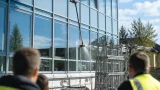 Drohnenreinigung an Schule: Neuer Technik-Einsatz in Klagenfurt testweise vorgeführt