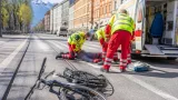 E-Bike gerät in Straßenbahnschiene: 30-Jähriger stürzt schwer in Innsbruck