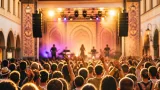 Electroswing im Amthof: WALDECK verwandelte den Saal in einen Tanzraum