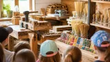 Ferienbetreuung: Mattersburger Kinder erkunden traditionelle Bürstenmacherei