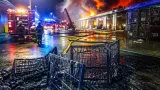 Feuer in Lagerhalle in Wörgl: Flammen griffen auf Halle über, niemand verletzt