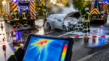 Feuerwehr löscht Pkw-Brand an der Höbersbrunner Kreuzung — Insassen unverletzt