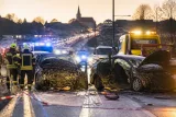 Frontalcrash auf B141 bei Polling: Verletzte und Totalschäden in Braunau am Inn