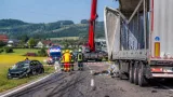 Frontalcrash auf B73: Frau stirbt, Straße stundenlang gesperrt