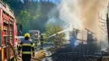 Gartenhütte in Ottnang gerät in Brand – rund 115 Einsatzkräfte verhindern Waldbrand