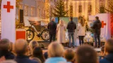 Gewinnerinnen und Gewinner der Dauerkartenpreise beim 57. Rotkreuz-Volksfest übergeben