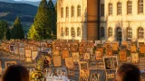 Grafische Präzision trifft Schlossidylle: Werke von Gerold Ölz im Lerchenhof