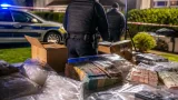 Großaktion in Leibnitz: Polizei stoppt Drogenring mit Tonnenumfang und Waffenfund