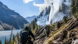 Großaufgebot bekämpft Waldbrand im Stilluptal — Hubschrauber mit Flughelfern eingesetzt
