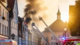 Großaufgebot der Feuerwehr bei Brand in der Ziegelgasse nahe Feuerwehrhaus