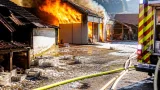 Großbrand in Fehring: Werkstatt zerstört, Tausende Mastküken verendet