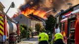 Großbrand in Margarethen am Moos: Drei Wohnhäuser betroffen, 140 Einsatzkräfte im Einsatz