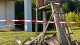 Hochstand unter Autobahnbrücke in Eberstalzell mutwillig zerstört