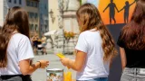 HTL-Schüler:innen informieren in Lienz und übergeben 521 Euro an Krebshilfe-Beratungsstelle