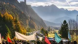 Hunderte demonstrieren in Reutte gegen Fernpasspaket – B179 stundenweise gesperrt