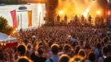 Jamie Cullum sorgt für ausgelassene Stimmung auf der Donaubühne in Tulln