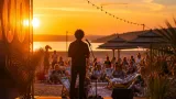 Kabarett am Sandstrand: Gerald Fleischhacker sorgt beim 100‑Jahr‑Fest des Thermalstrandbads für Heiterkeit