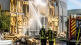 Kellerbrand bei ASA in Waldburg rasch eingedämmt – Fassade geöffnet, Dämmung entfernt