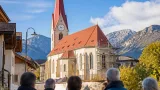 Kirchendach in Wenns saniert: Ortsbild geschützt, Finanzierung gemeinschaftlich getragen