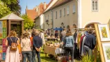 Kreiselmarkt in Neumarkt: Regionale Produkte, Kunst und Müllaufklärung im Künstlerdorf