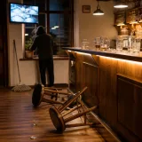 44‑Jähriger dringt nachts in Kneipe ein — räumt nach nächtlichem Besuch noch auf