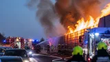 Lärmschutzwand in Flammen: Großeinsatz auf A1 bei St. Florian stoppt Verkehr
