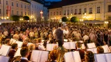 Marktkapelle Aspang zieht Sommerabend-Volk an den Hauptplatz