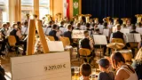Mehr als 9.200 Euro: Bezirksmusikkapellen unterstützen Ferienbetreuung in Rogatsboden