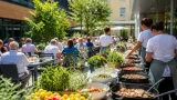 Mittwochs trifft man sich im Landesklinikum Horn: Grill- und Salatbüfett als Fixpunkt