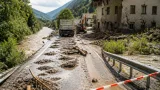 Muren und Überflutungen legen Straßen lahm – Evakuierung in Kundl, B171 in Landeck gesperrt