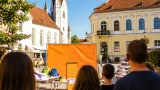 NEOS warnen vor Betreuungsdefiziten in Horn: Forderungen und Folgen für Familien