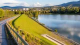 Neuer Damm am Treimischer Teich stärkt Hochwasserschutz in Klagenfurt