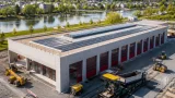 Neues Feuerwehrhaus in Vöcklabruck: Modernes Einsatzzentrum auf der Agerinsel steht kurz vor Fertigstellung
