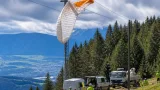 Paragleiter verfängt sich in 20‑kV‑Leitung – rund 1.200 Haushalte stromlos
